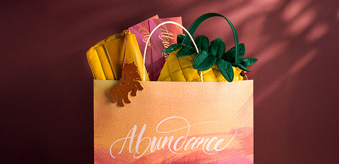 Your Festive Gift Companion 🍍